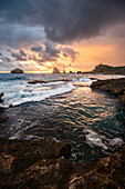 Pointe des Chateaux, Felsen im Meer, Sonnenaufgang, Pointes des colibris, Guadeloupe, Französische Antillen, Frankreich, Europa