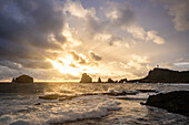 Pointe des Chateaux, Felsen im Meer, Sonnenaufgang, Pointes des colibris, Guadeloupe, Französische Antillen, Frankreich, Europa