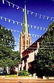 Motive Hase und Igel, Kirche St. Petri im Hintergrund, Buxtehude, Niedersachsen, Deutschland