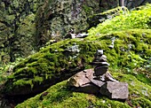 Steinmännchen im Höllental bei Lichtenberg, Frankenwald, Ober-Franken, Franken, Bayern, Deutschland