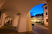 Arkaden in der Altstadt am Male-Platz, Königgrätz (Hradec Kralove), Ostböhmen, Tschechien