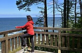 Strandtreppe und Aussichtsterrasse im Nationalpark Wolin (Wolinski), Insel Wolin, Ostseeküste, West-Pommern, Polen