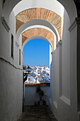  Traditionelle weiß getünchte Gebäude in Vejer de la Frontera, Provinz Cadiz, Spanien 