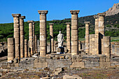  Statue des Kaisers Trajan im Forum, römische Stätte Baelo Claudia, Provinz Cadiz, Spanien 