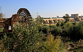  Historisches maurisches Wasserrad Albolafia am Fluss Rio Guadalquivir, Cordoba, Spanien 