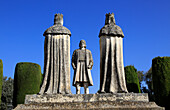  Statuen von Kolumbus, König Ferdando und Königin Isabel im Garten von Alcazar, Cordoba, Spanien, Alcázar de los Reyes Cristianos 