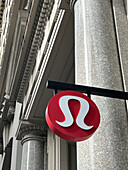  Logo des Lulu Lemon-Ladens, Außenansicht des Gebäudes, New York City, New York, USA 