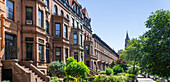  Reihe von Brownstone-Häusern, MacDonough Street, Bedford-Stuyvesant, Brooklyn, New York City, New York, USA 