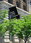  New York Film Academy, Gebäudeaußenseite mit hängendem Banner, New York City, New York, USA 