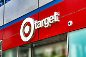  Target Store, Gebäudeaußenseite mit Ladenschild und Logo, New York City, New York, USA 