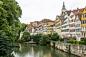 Stadtansicht, Neckar mit historischen Gebäuden und bunten Giebeln, Tübingen, Baden-Württemberg, Deutschland