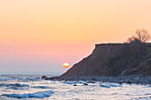 Sonnenaufgang am Brodtener Steilufer an der Ostsee, Schleswig-Holstein, Deutschland