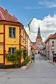 Sankt-Marien-Kirche und historische Haeuser, Ystad, Skane, Schweden