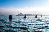 Blick im Nebel auf die Giudecca, Venedig, Venetien, Italien