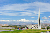  Gedenkstätte für den Völkermord an den Armeniern auf dem Hügel von Tsitsernakaberd in Jerewan, Armenien, Eurasien 