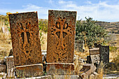  Khachkars im Kloster Tsakhats Kar, Yeghegnadzor, Provinz Vayots Dzor, Armenien, Eurasien 