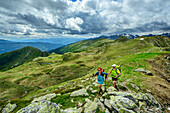  Man and woman hiking up to Sambock, Sambock, Pfunderer Höhenweg, Zillertal Alps, South Tyrol, Italy 