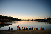  UNESCO World Heritage &quot;Residenzensemble Schwerin&quot;, people sitting at dusk on the banks of the Pfaffenteich, Mecklenburg-Western Pomerania, Germany, Europe 