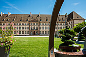 Parkanlage 'Square de la Montagne Verte' vor ehemaligem Krankenhaus Ancien Hopital, Colmar, Elsass, Bas-Rhin, Grand Est, Frankreich