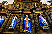  Religiöse Figuren, Kirche Santiago Apóstol, 1547, Santiago Atitlan, Departement Sololá, Guatemala, Mittelamerika 