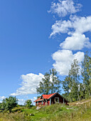  Typisches rotes Haus in Südschweden. Die Farbe heißt Falurot und ist seit dem letzten Jahrhundert ein beständiges Symbol des ländlichen Lebens in Schweden. 