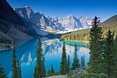  Moraine Lake in the Valley of the 10 Peaks, Banff National Park, Alberta, Canada 