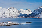 Kirche von Sildpollnes, Austnesfjord, Lofoten, Norwegen