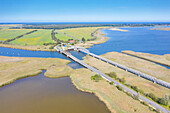 Die Meiningenbrücke verbindet das Festland mit der Halbinsel Fischland-Darss-Zingst, Mecklenburg-Vorpommern, Deutschland