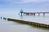 Seebrücke von Zingst, Fischland-Darss-Zingst, Mecklenburg-Vorpommern, Deutschland