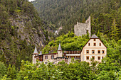 Blick auf Hotel Burg Fernsteinsee, am Fernpass, Passstraße bei Lermoos, in Tirol, Österreich