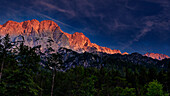 Blick  vom Campingplatz Forstgarten zur Planspitze im Abendrot, Nationalpark Gesäuse, Ennstaler Alpen, Steiermark, Österreich