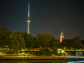 Fernsehturm am Alexanderplatz und Rotes Rathaus bei Nacht, Berlin-Mitte, Ostberlin, Berlin, Deutschland, Europa