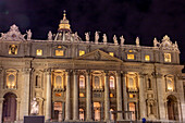  St. Peter&#39;s Basilica at night, St. Peter&#39;s Square, Vatican City, Rome, Italy, Europe 