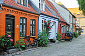 Typische kleine Reihenhäuser, Mollestien Lane, Zentrum von Aarhus, Halbinsel Jütland, Dänemark, Nordeuropa