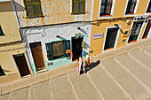 Blick in die Gasse Carrer de Pere Capllonch, Ciutadella de Menorca, Insel Menorca, Balearen, Spanien, Europa