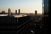 Panoramablick auf die Skyline von London von einem hohen Aussichtspunkt, England, Europa