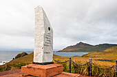 Denkmal zur Erinnerung an verstorbene Seeleute, am Kap Hoorn (Cabo de Hornos), Isla Hornos, Feuerland, Patagonien, Chile, Südamerika