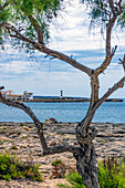 Der Leuchtturm von Colonia Sant Jordi, Gemeinde Ses Salines, Südküste, Mallorca, Balearen, Spanien