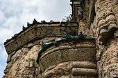 Kirche in den Ruinen der Festungsstadt Kwetera im Kaukasusgebirge,  Kachetien, Georgien, Vorderasien