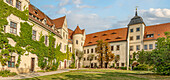 Innenhof von Schloß Nossen, Nossen, Landkreis Meissen, Erzgebirge, bei Dresden, Sachsen, Deutschland