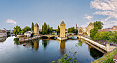 Blick auf Ponts Couverts und la Petite France an der l'Ill von Barrage Vauban in Strasbourg im Département Bas-Rhin in der Region Grand Est im Elsass (Alsace) in Frankreich