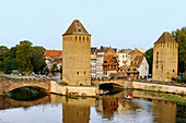 Blick auf Ponts Couverts an der l'Ill von Barrage Vauban in Strasbourg im Département Bas-Rhin in der Region Grand Est im Elsass (Alsace) in Frankreich