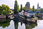 Pont Couvert, la Petite France an der l'Ill und Strassburger Münster in Strasbourg im Département Bas-Rhin in der Region Grand Est im Elsass (Alsace) in Frankreich