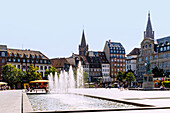 Place Kléber mit Brunnen und Denkmal für General Jean-Baptiste Kléber in Strasbourg im Département Bas-Rhin in der Region Grand Est im Elsass (Alsace) in Frankreich