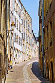 Rue des Murs zur Altstadt (Colline Sainte-Croix) in Metz im Département Moselle in der Region Grand Est in Frankreich