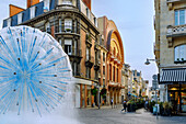 Fontaine de la Solidarité (Pusteblume Brunnen) auf der Place Drouet d'Erlon in Reims in der Weinbauregion Champagne im Département Marne in der Region Grande Est in Frankreich