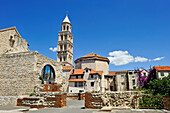 Platz an der Severova Straße, Ethnographisches Museum und Diokletianspalast und Kathedrale St. Domnius, Altstadt, Split, Dalmatien, Kroatien, Südosteuropa