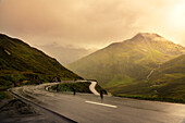 Furkapass, Pass, Strasse, Sonnenuntergang, Regen, Obergoms, Berge, Alpen, Wallis, Schweiz, Europa