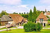 Herrenhaus mit Cidre-Herstellung und Calvados-Destillerie Le Manoir de Grandouet bei Cambremer im Pays d'Auge im Département Calvados in der Region Normandie in Frankreich