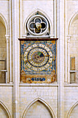 Historische Uhr mit Gezeiten-Anzeige in der Kirche Abbatiale de la Sainte-Trinité (Ste-Trinite) in Fécamp (Fecamp) an der Alabasterküste, (Côte d'Albatre, Cote d'Albatre) in der Normandie in Frankreich